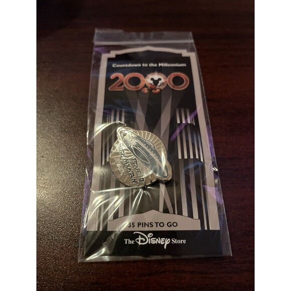 Disney Countdown To The Millennium Escape To‎ Witch Mountain #36 Pin - Picture 1 of 4